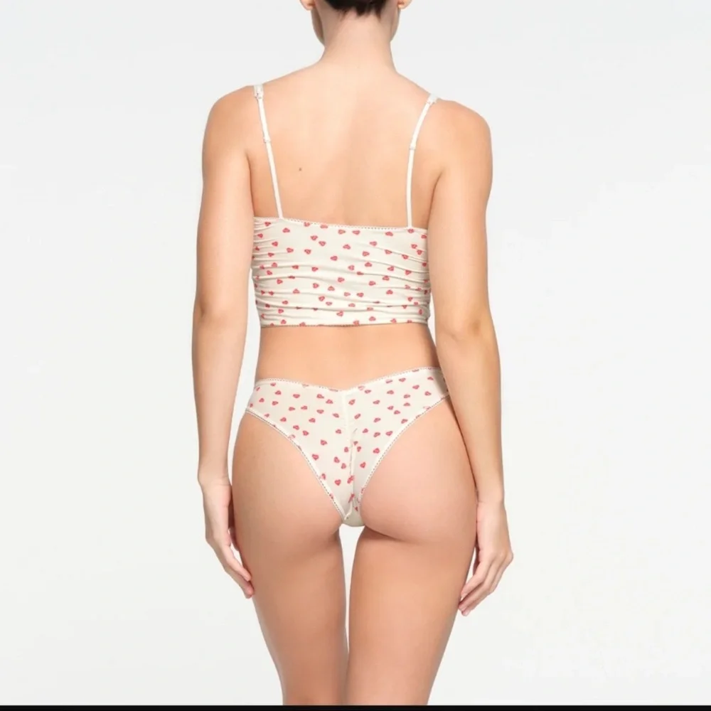 NWT SKIMS VALENTINE EDITION FITS EVERYBODY PICOT TRIM CROPPED CAMI | LARGE - Picture 5 of 15